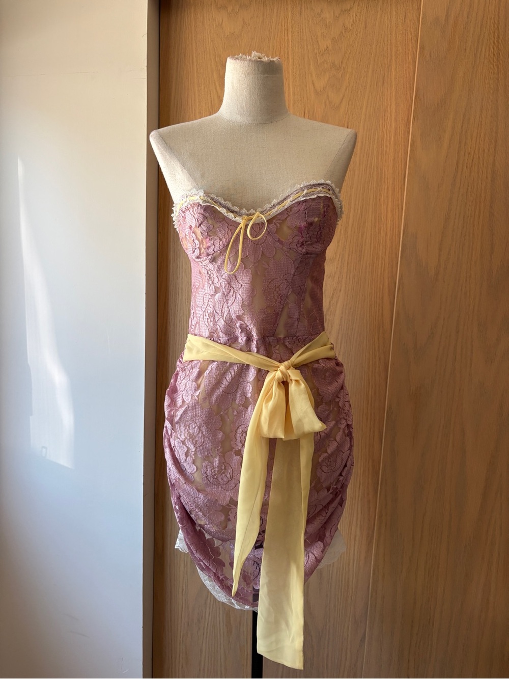New For Love & Lemons Mauve Lace Corset Mini Dress with Yellow Sash Sz Small